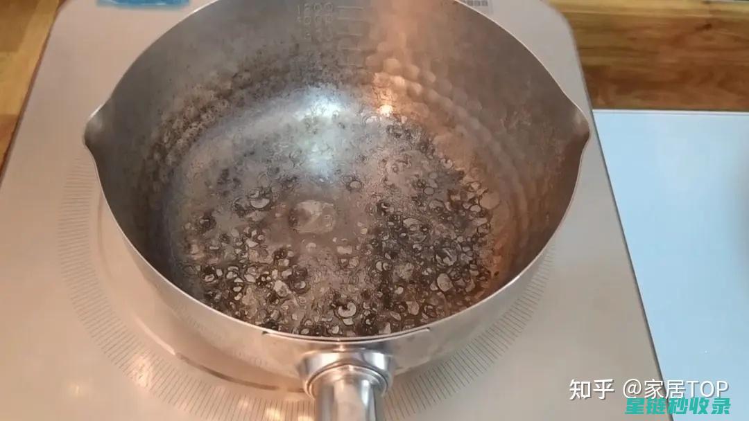 锅底烧焦？别再烦恼了，这个简单步骤让你轻松搞定！ (锅底烧焦了该怎么办)