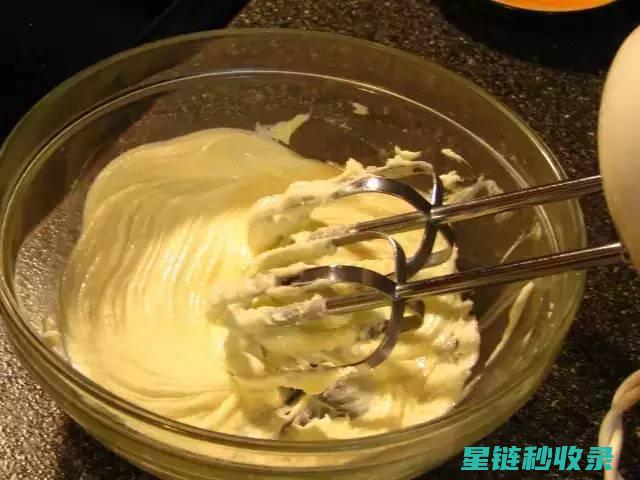 如何让奶油打发后保持稳定不融化 (如何让奶油打发的更大一些)