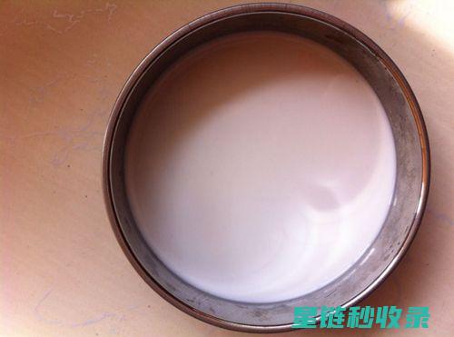 地毯上粘了口香糖？用这些方法轻松清理！ (地毯上粘了口香糖可以不管吗)
