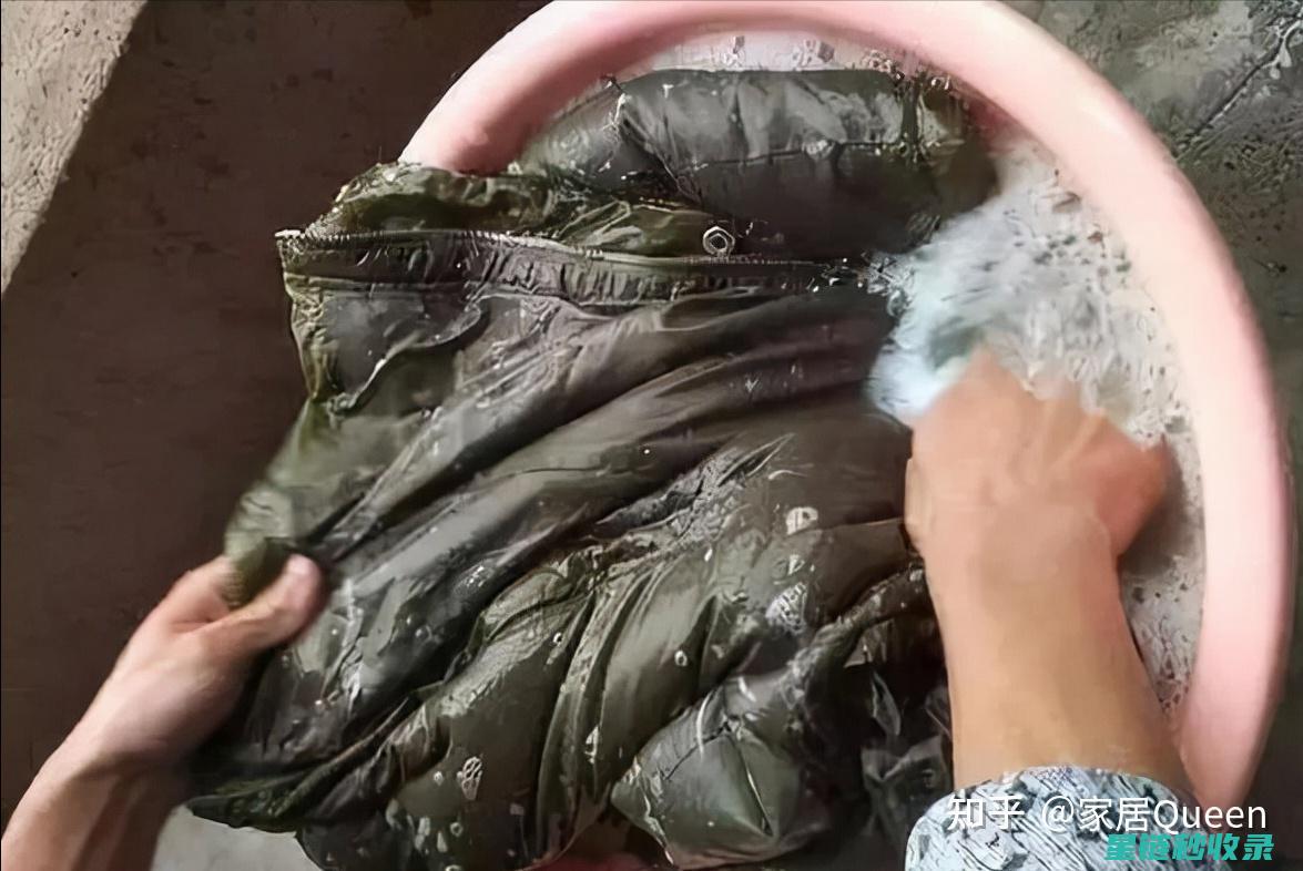 羽绒服去味妙招：让你的羽绒服气味宜人！ (羽绒服去味妙招有哪些)